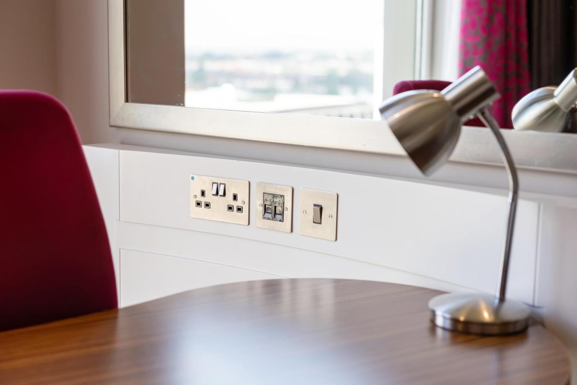 Holiday Inn Manchester-Mediacityuk By Ihg Солфорд Экстерьер фото