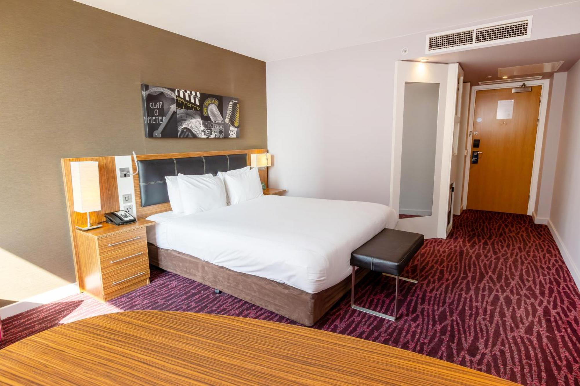 Holiday Inn Manchester-Mediacityuk By Ihg Солфорд Экстерьер фото