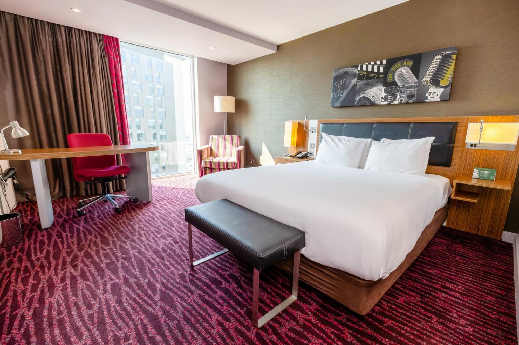 Holiday Inn Manchester-Mediacityuk By Ihg Солфорд Экстерьер фото